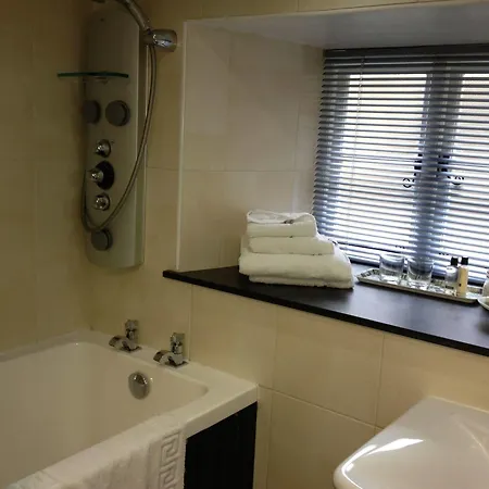 Ann Tysons House 3*