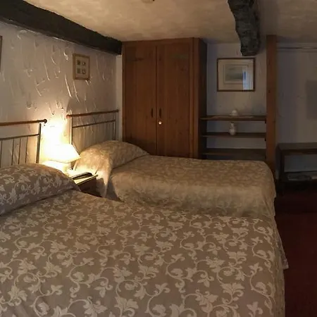 Ann Tysons House Guest house