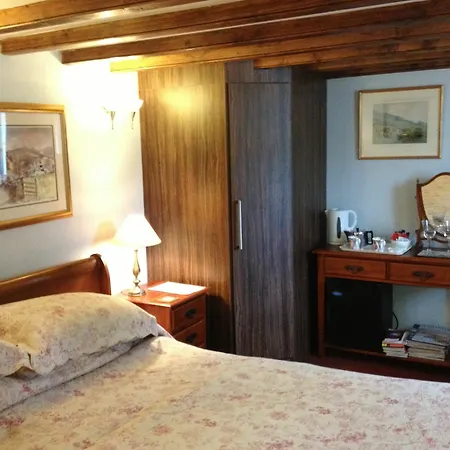 Ann Tysons House Guest house